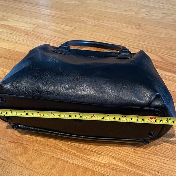 Matt & Nat Black Vegan Shoulder or Crossbody Handbag. - Picture 15 of 16